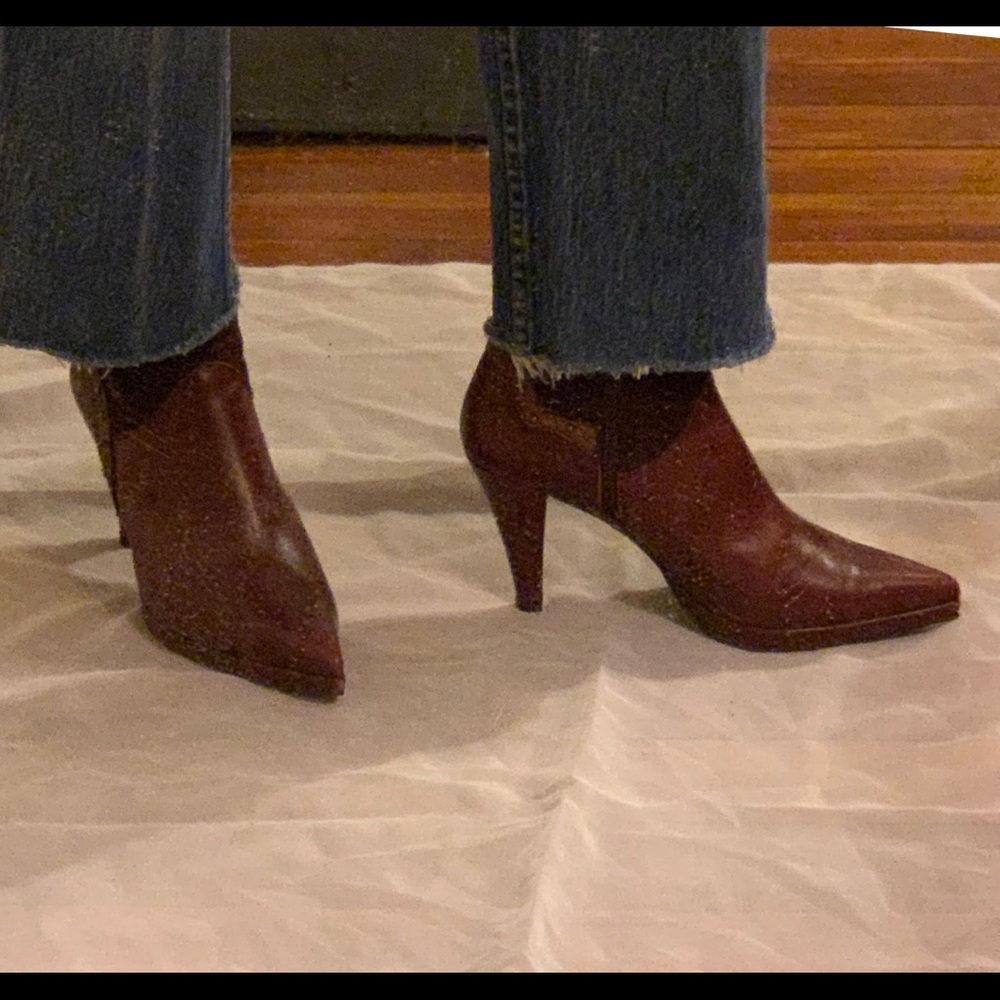 Maroon boots 1980 Spain